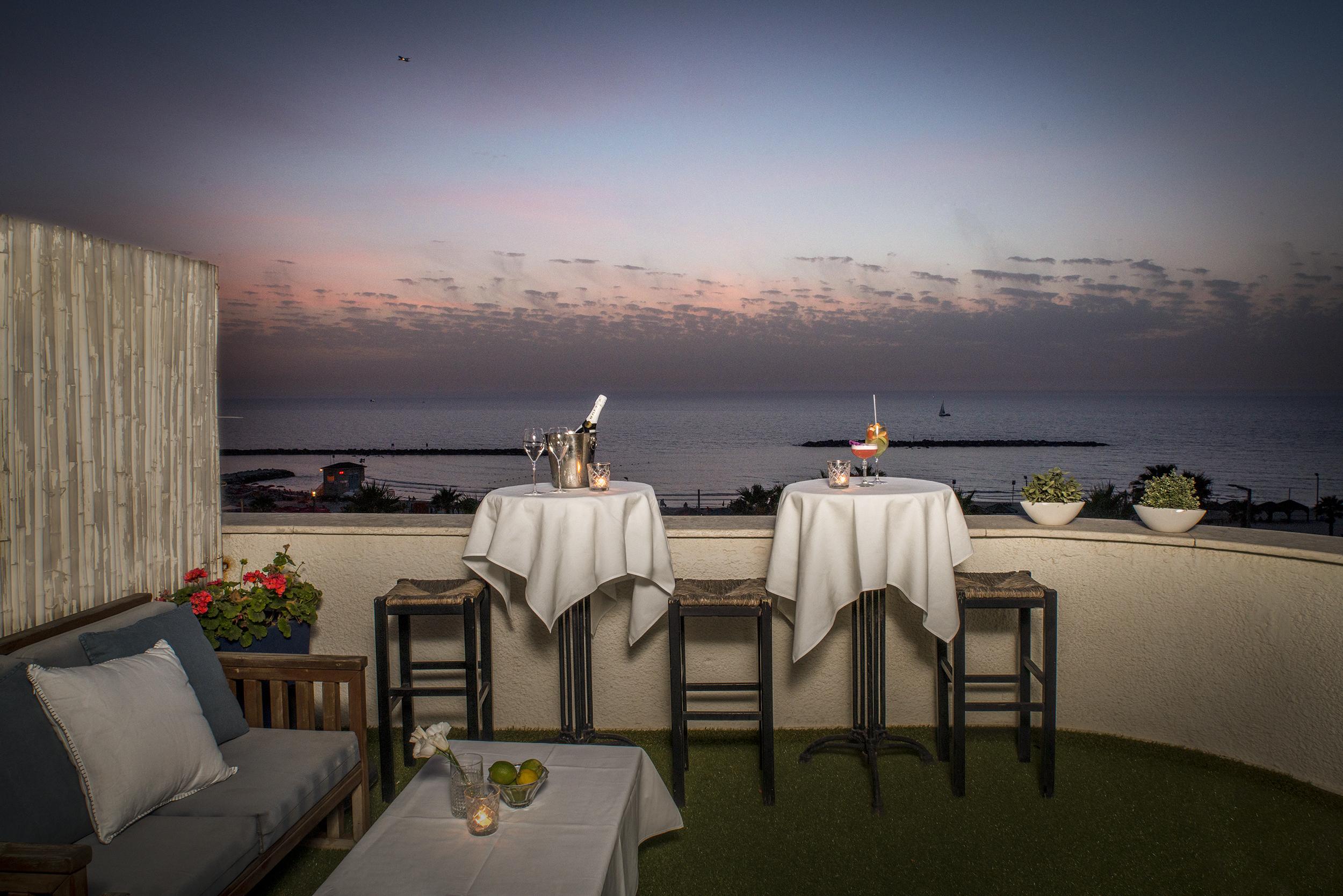 Dream Beach 98 Hotel And Spa Тел Авив Екстериор снимка