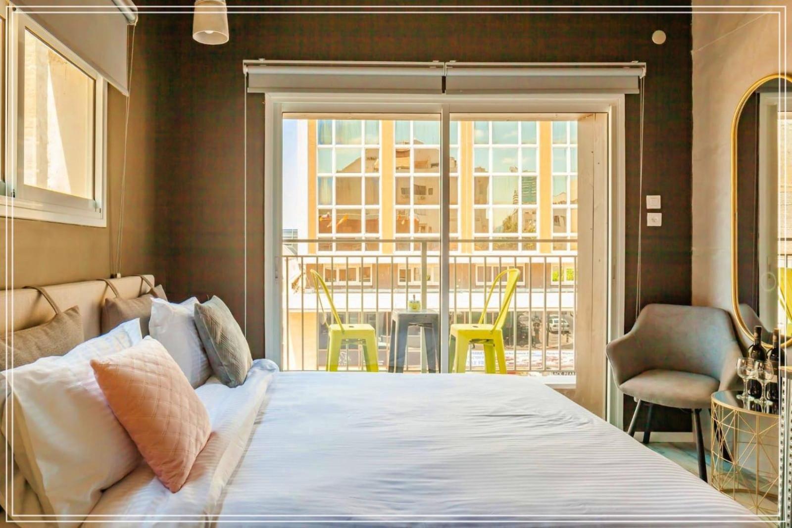 Dream Beach 98 Hotel And Spa Тел Авив Екстериор снимка