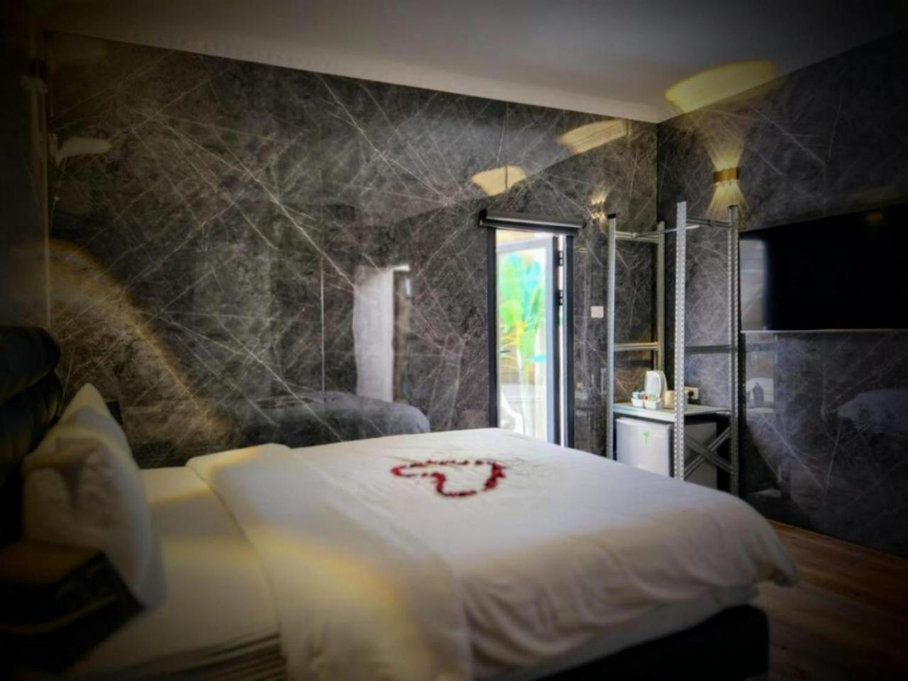 Dream Beach 98 Hotel And Spa Тел Авив Екстериор снимка
